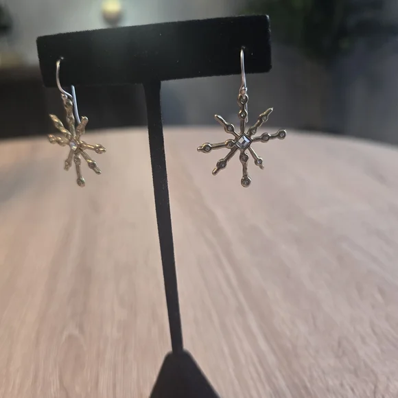 Waxing Poetic Goldtone 30 Inch Crystal Snowflake And Earring Set-GORGEOUS!!!
